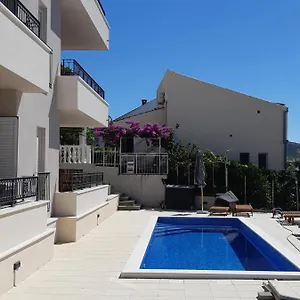 https://apartment-lizzi-trogir.hotels-in-trogir.com